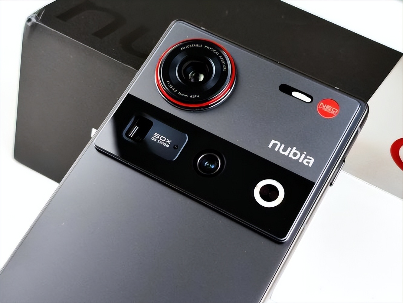 全球首款内嵌DeepSeek的手机问世，央妈点赞！猫女机器人时代即将来临？