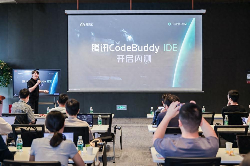 腾讯云推出AI编程助手CodeBuddy IDE，无需编码轻松实现产品开发！