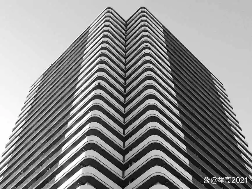 Trae和通义灵码：你该如何选择最适合你的AI编程助手？