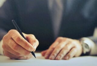 AI时代项目经理必须掌握的两大核心技能：用Cursor打造外在形象，用Dify赋予内在灵魂