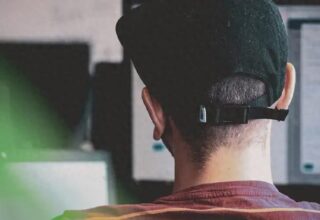 Cursor首度揭秘：强化学习如何让AI编程效率提升四倍的秘密武器！