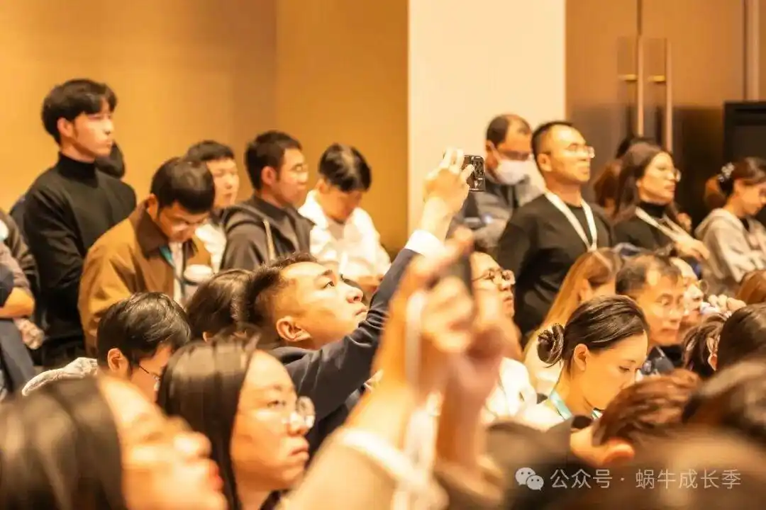 2025百度世界大会精彩瞬间：AI落地展现“效果涌现”的全新场景！