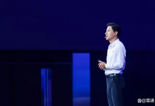 李彦宏透露：文心大模型每天高达15亿次调用，终于基本消除幻觉！