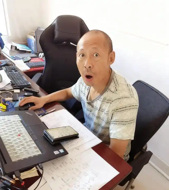 Qoder和LingmaIDE,哪个更适合你?核心区别、使用场景和避坑秘籍大揭秘!