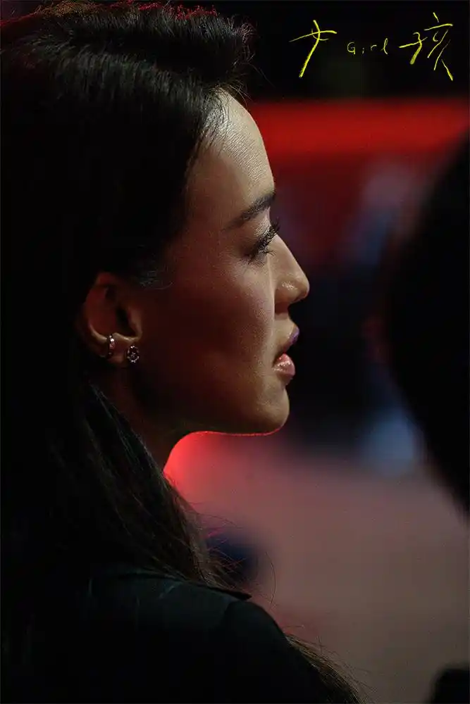 早报｜卢伟冰揭秘小米17标准版销量不如预期的真相！微信更新带来聊天新体验，竟然可以发Live图了！特斯拉前员工不幸被机器人重伤，真是让人心痛！