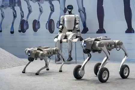 你知道吗？微信推龙虾插件，雷军也在忙着开发电脑版，Reddit 竟然大规模招募 AI 原生应届生！