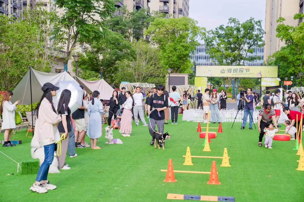 开源崛起，闭源退潮？AI Agent“百虾大战”，LobsterAI引领生态新风潮！