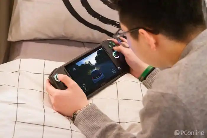 你绝对不能错过的微星Claw掌上游戏机：首款酷睿Ultra掌机带来的惊喜体验！