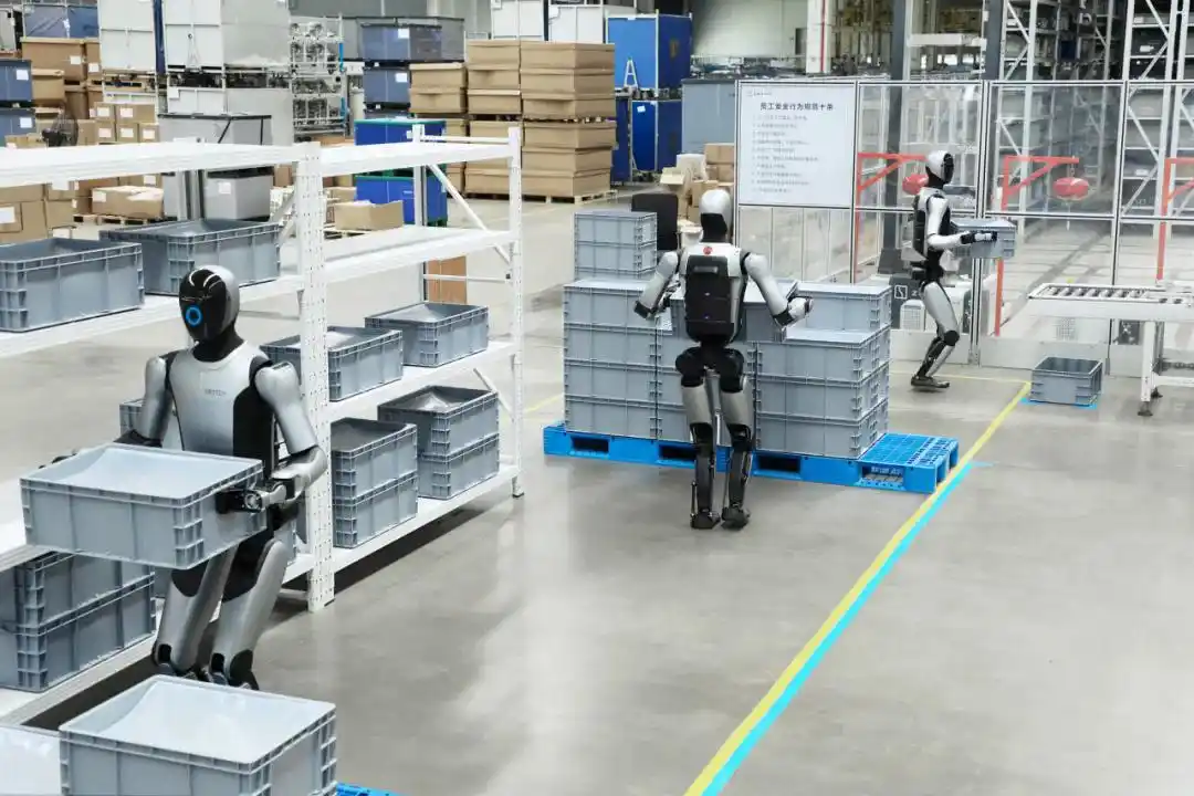 早报｜卢伟冰揭秘小米17标准版销量不如预期的真相！微信更新带来聊天新体验，竟然可以发Live图了！特斯拉前员工不幸被机器人重伤，真是让人心痛！