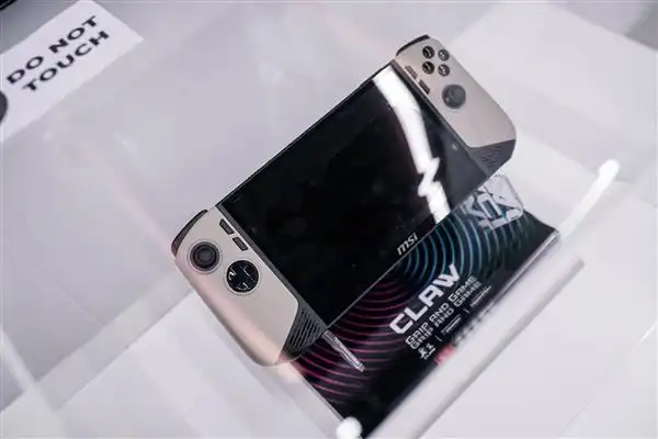 微星新掌机Claw 8 AI+来袭：首发下代酷睿Ultra 200V，真是让人期待！